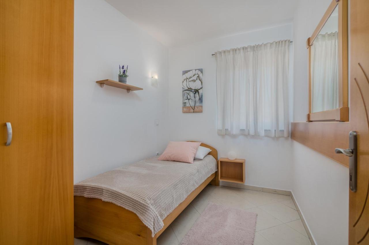 Apartments Kvarner Malinska Exterior photo