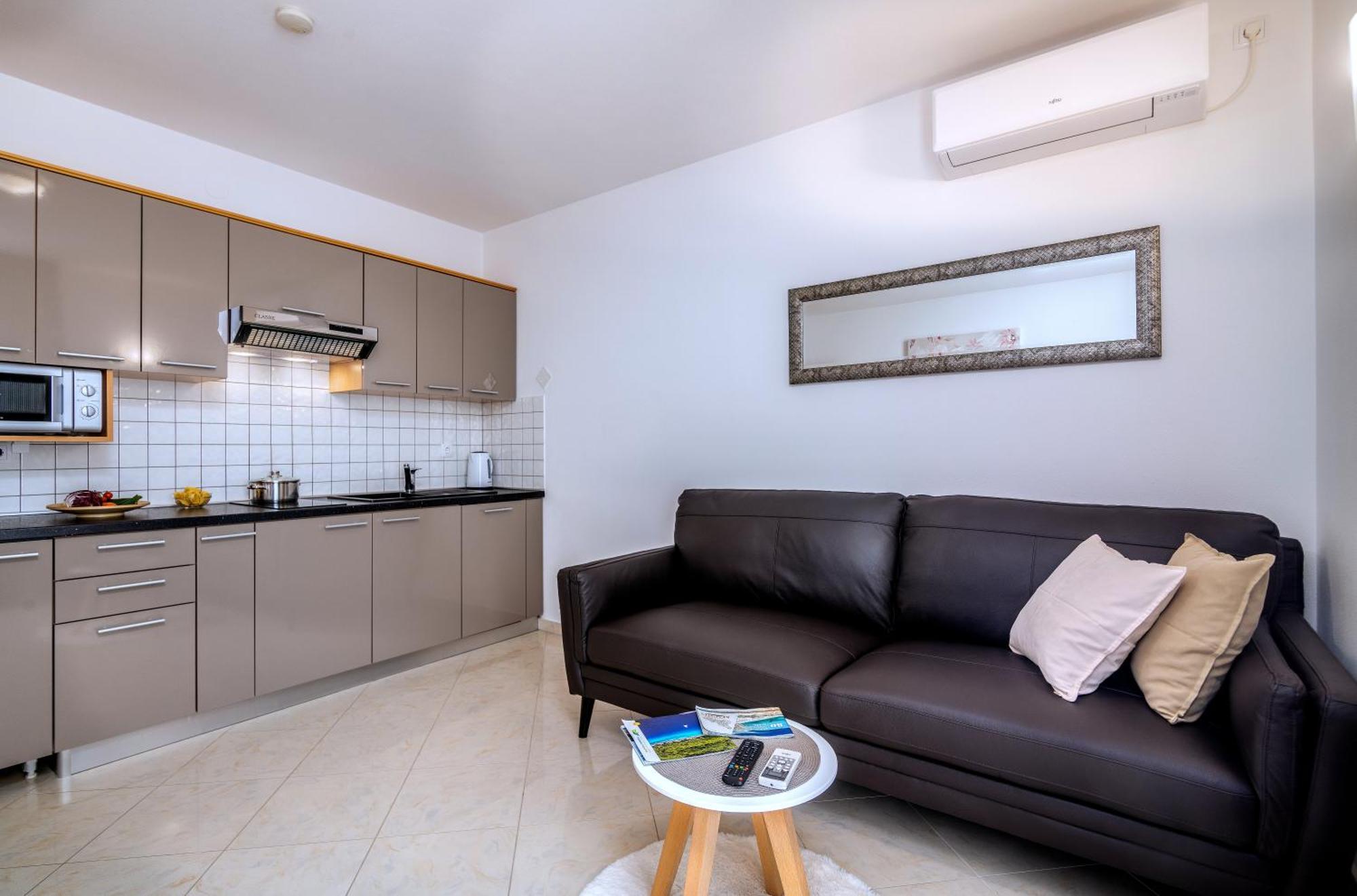 Apartments Kvarner Malinska Exterior photo